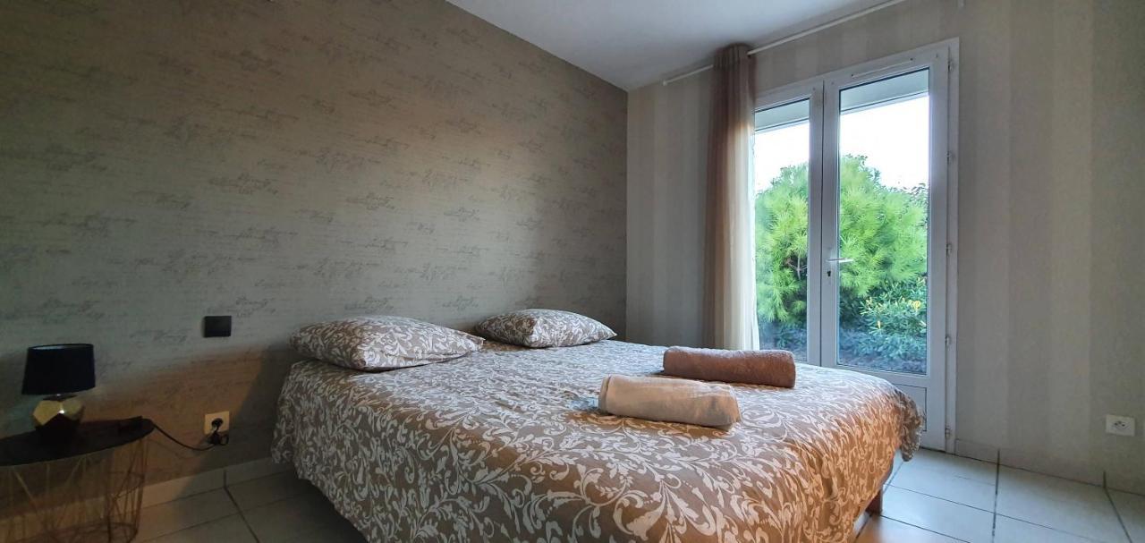 La Villa de l'Olivier piscine privée et parking Carcassonne Esterno foto