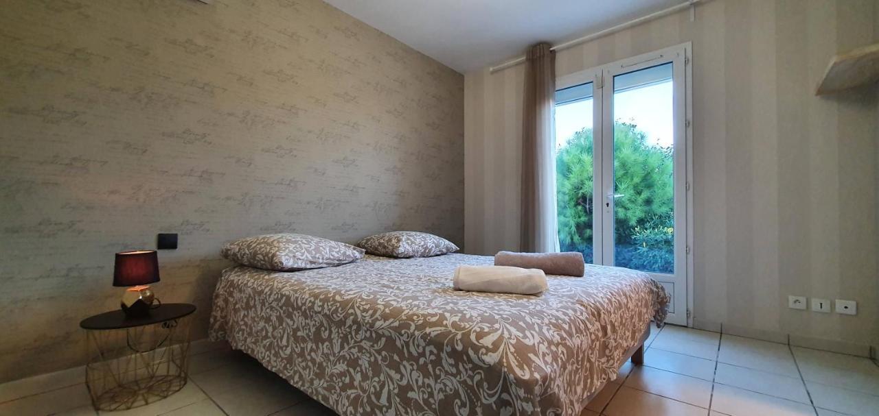 La Villa de l'Olivier piscine privée et parking Carcassonne Esterno foto